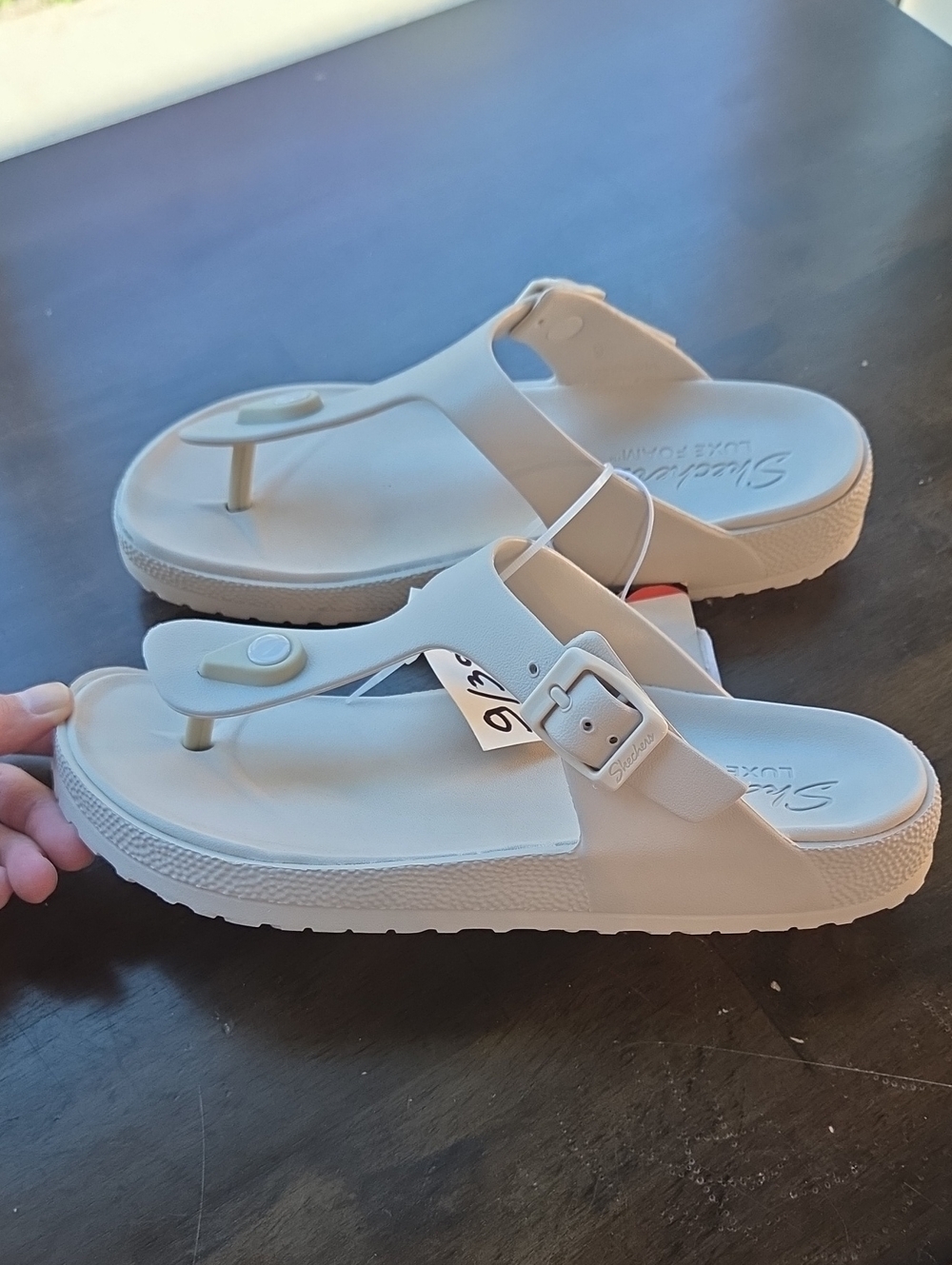 Skechera Size 9 Women's Beige Thong Sandals with Adjustable Buckle NEW